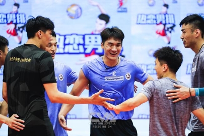 中国男排联赛复赛首战 卫冕冠军上海3-1河南