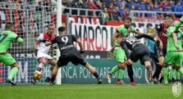 意甲-米兰2-1逆转5轮不败 新9号破门尼昂失点