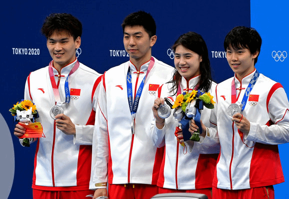 中国队获得男女混合4×100米混合泳接力亚军