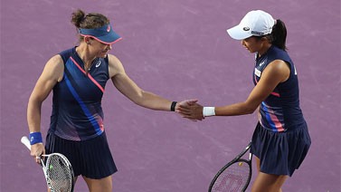 张帅组合逆转赢球 结束本次WTA年终总决赛之旅