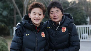 水庆霞率中国女足出征2022亚洲杯 王霜等在列
