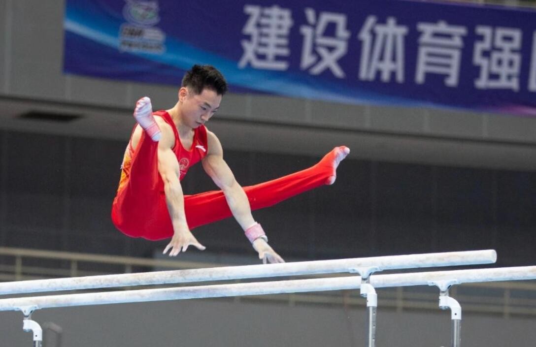 全国体操锦标赛收官 邹敬园夺得男子双杠金牌