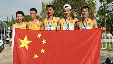 成都大运会-中国队斩获20公里竞走男、女团体金牌