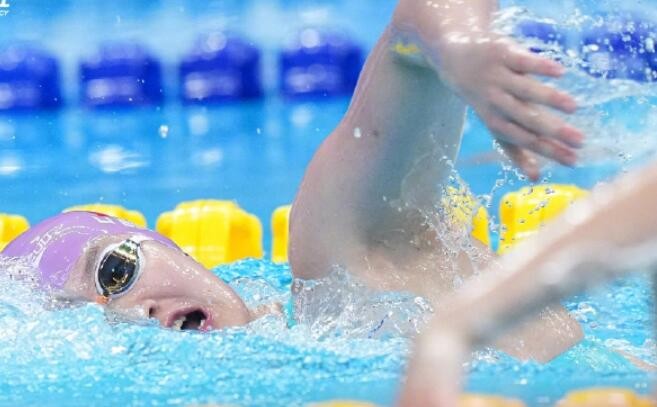 李冰洁获得女子400米自由泳金牌