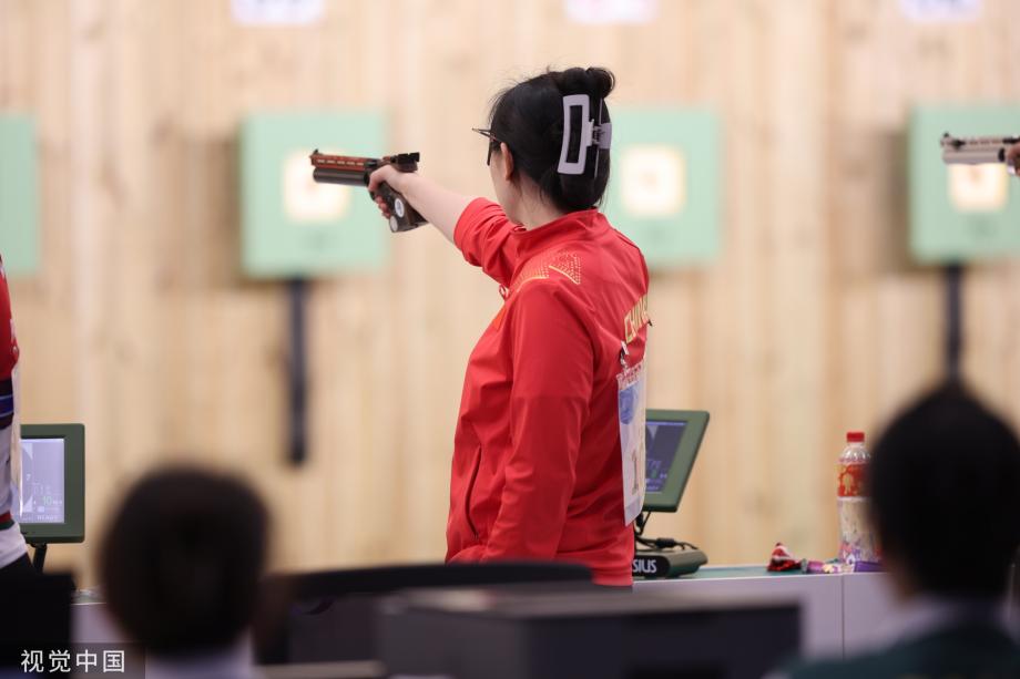 [图]女子10米气手枪团体赛 中国队刷新亚运会纪录夺冠