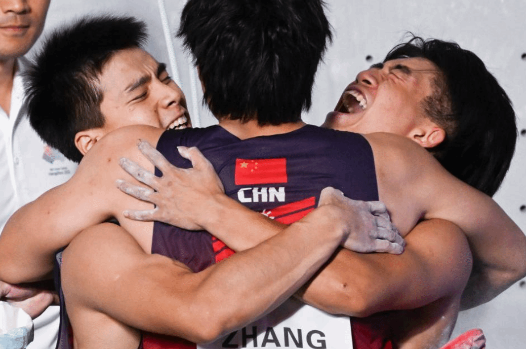 包揽团体速度接力双金 中国队首次摘得亚运攀岩金牌