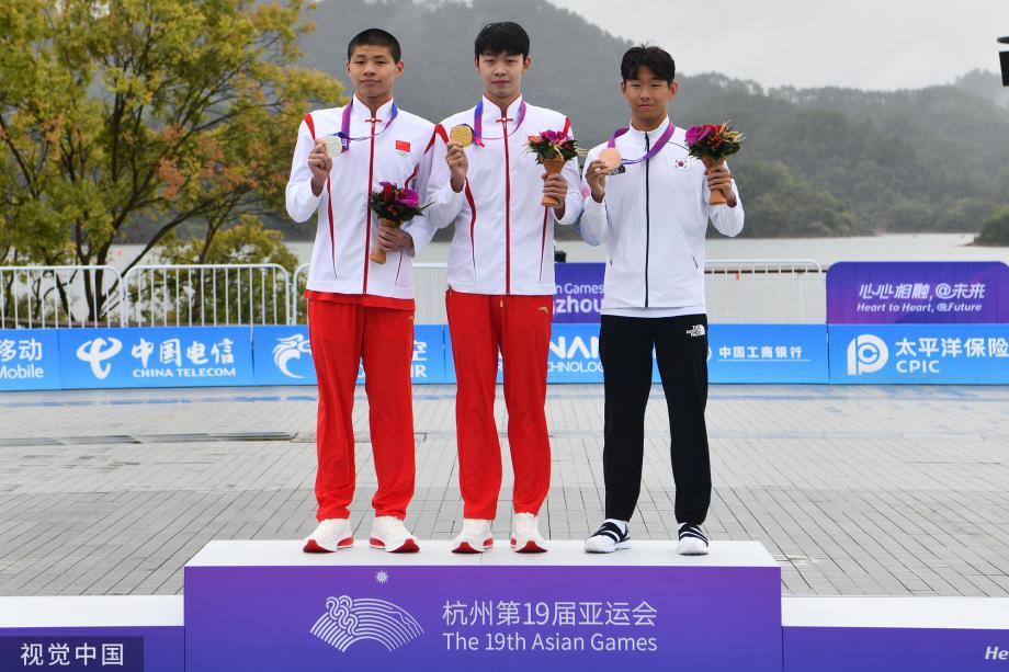 [图]马拉松游泳男子10公里 中国队包揽冠亚军