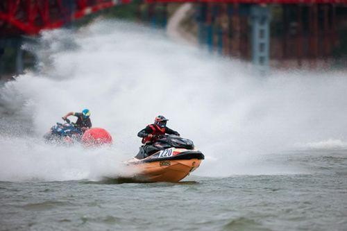 全国摩托艇锦标赛在汉源开幕 100余名运动员角逐