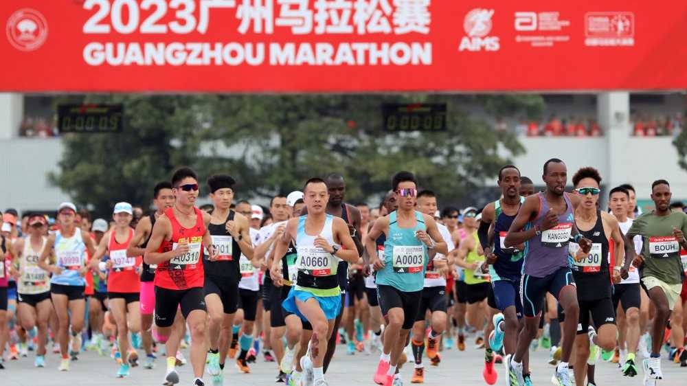 奔跑在云山珠水之间 广州马拉松赛举行