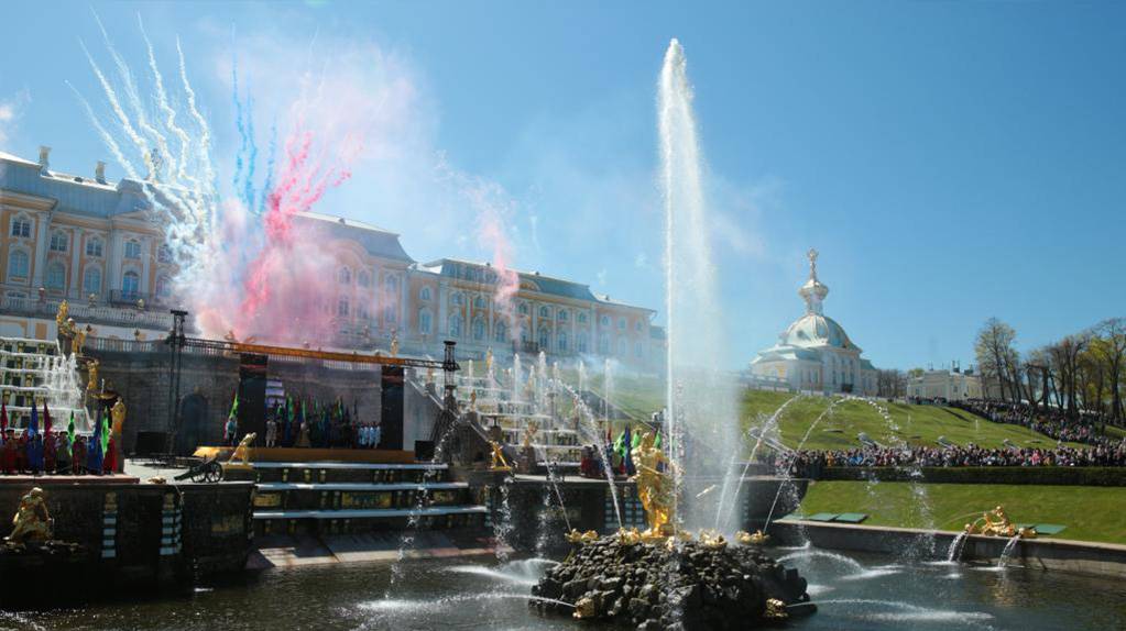 圣彼得堡夏宫喷泉纪念彼得大帝诞辰350周年