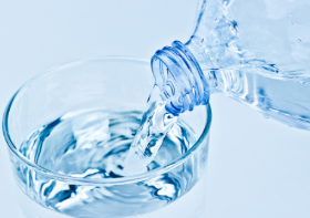 孩子每天需喝多少水？不同年龄喝水量不同