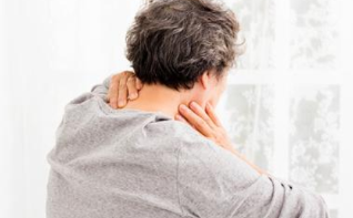 3个原因导致颈肩部肌筋膜炎 推荐四种治疗发