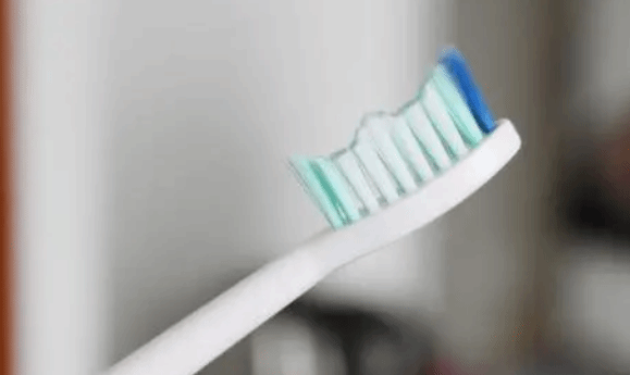 牙刷的这几个细节不注意 牙齿算是白刷了