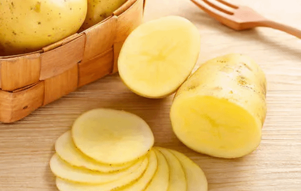 吃土豆能消除水肿？这5种食物可帮助消除水肿