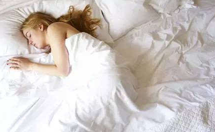 如何正确裸睡？为何有的人裸睡会导致银屑病