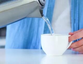 长期喝电热水壶烧的水真的会致癌吗？