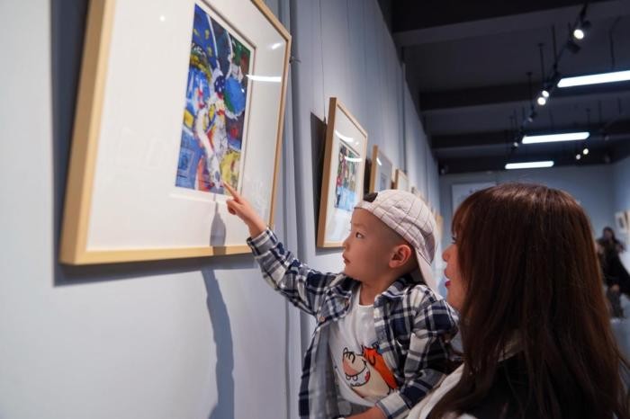 首届黑龙江省少儿版画展开展 百幅作品引八方游客参观