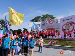 广西灵山县在荔枝节健步走活动中开展反邪教宣传