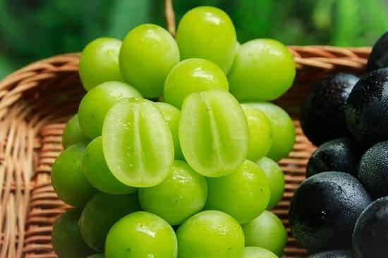 惊呆！无籽葡萄真的是蘸了避孕药？