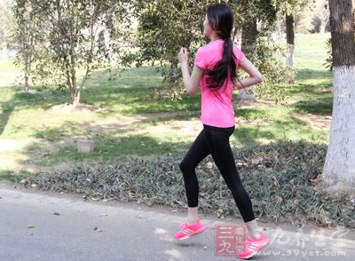 慢跑像其他一些单人运动一样