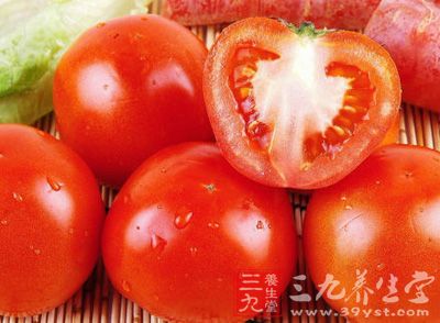 经常在餐前吃西红柿