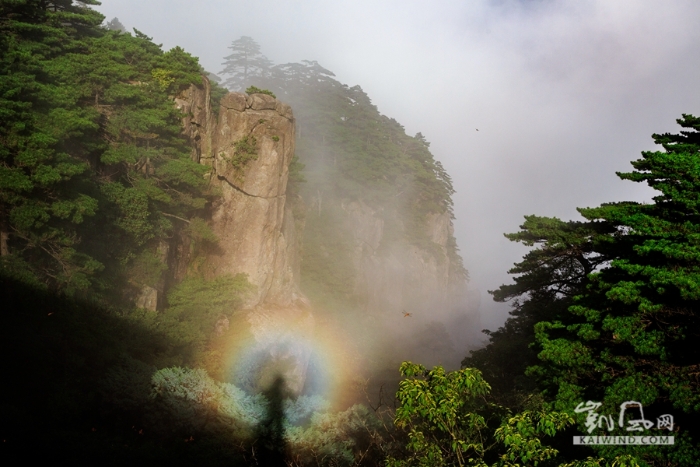 雨后黄山佛光现身