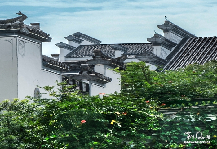 13-《马头屈起错落有致》—看到这些马头墙，人们常常会为徽派建筑设计师们那种高超的艺术创造力而惊叹，徽派民居，高大封闭的墙体，因为马头墙设计而显得错落有致，那静止、呆板的墙体，因为有了马头墙，从而显出一种动态的美感。DSC_1895副本副本副本