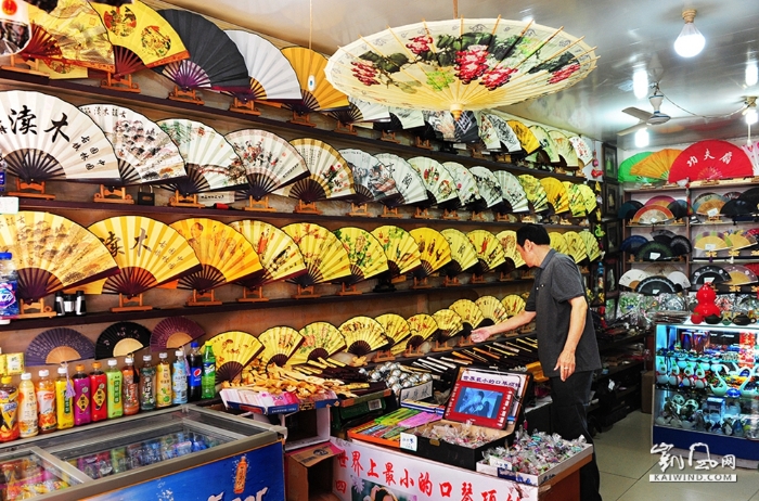 16-木渎工艺品各式纸扇琳琅满目DSC_0942