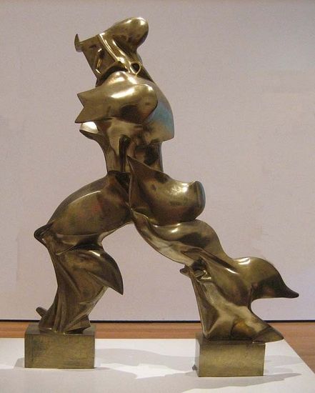 翁贝托·波丘尼作品《空间中连续性的唯一形体》（1913）