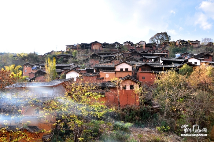 “诺邓”在白族语中意为“有老虎的山坡”，汉代，这里因盐业经济发展而设县。从唐代南诏时期开始