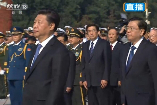 习近平等党和国家领导人今日向人民英雄敬献花篮