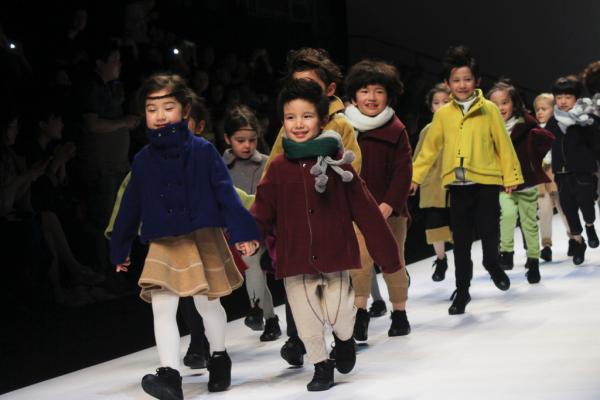 中国首个童装国家标准明起实施 部分规定严于美日