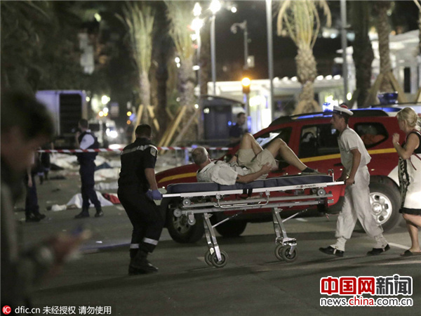 法国尼斯恐袭两中国公民受伤 华人亲历:以为发生海啸
