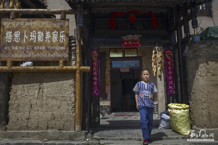 新寨子中当地居民自办的羌家乐——具有独特羌族风情的农家乐，古色古香但又不乏现代气息。