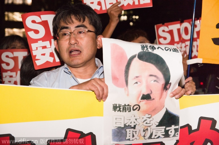 日本安倍首相官邸遭抗议民众包围