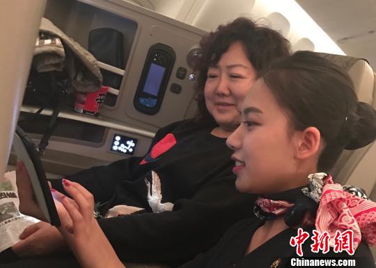 东航率先放开飞机上手机使用限制“空中开机”成真