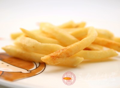 炸薯条含有反式脂肪酸，这是一种不饱和的人造植物油脂