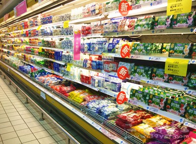 民福康认为，购买儿童食品一定要去正规的商店购买