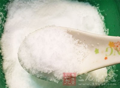 盐就是氯化钠，它是一种防腐物质，具有一定的毒性