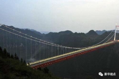 位于湖南吉首市的矮寨特大悬索桥。(图片来源：网络)