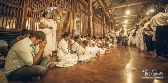 斯里兰卡有很多的寺庙，而其中最伟大的寺庙便是康提的佛牙寺