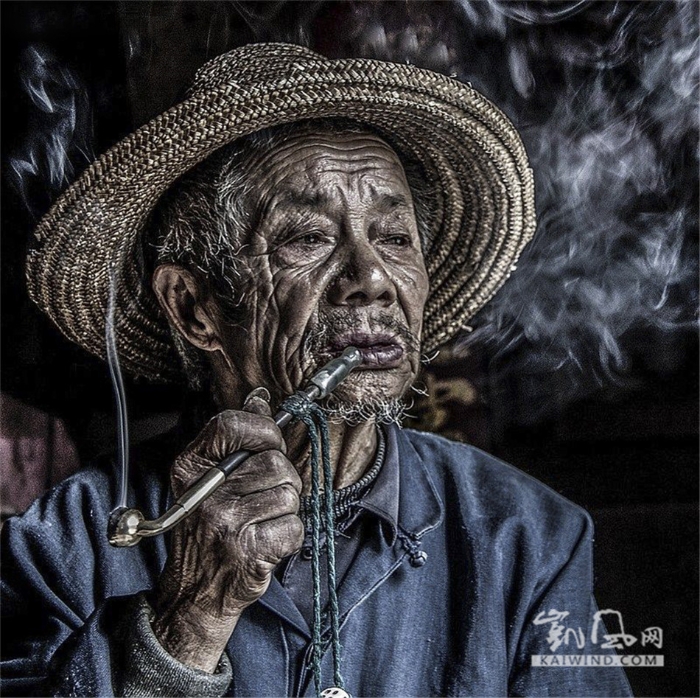 老人与烟