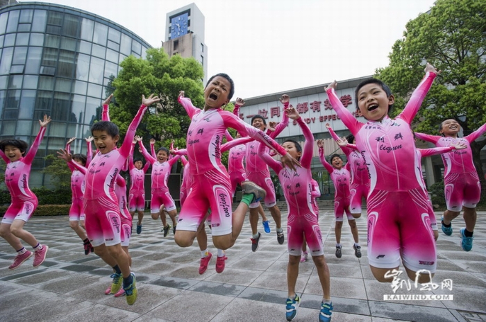  “风火轮”上的少年  神秘的武警轮滑队