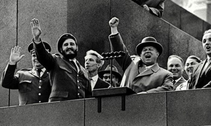 1962年爆发的古巴导弹危机，是冷战对峙达到顶点的标志性事件
