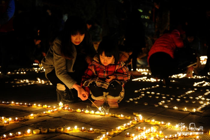 万盏酥油灯，祈愿国泰民安