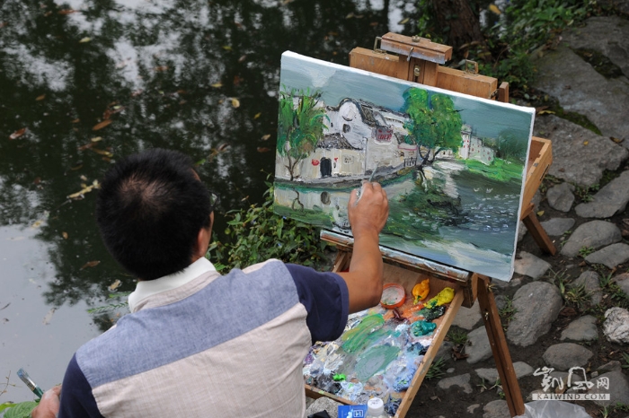 如此美景，吸引了美术学院的众多学生前来实习写生，也为宏村增添了一道人文景观。