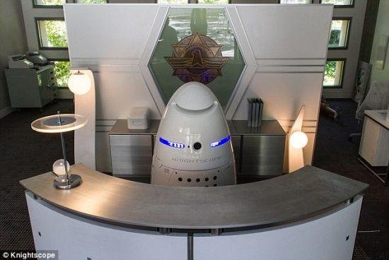 硅谷现机器人警察巡逻称犯罪率将减半
