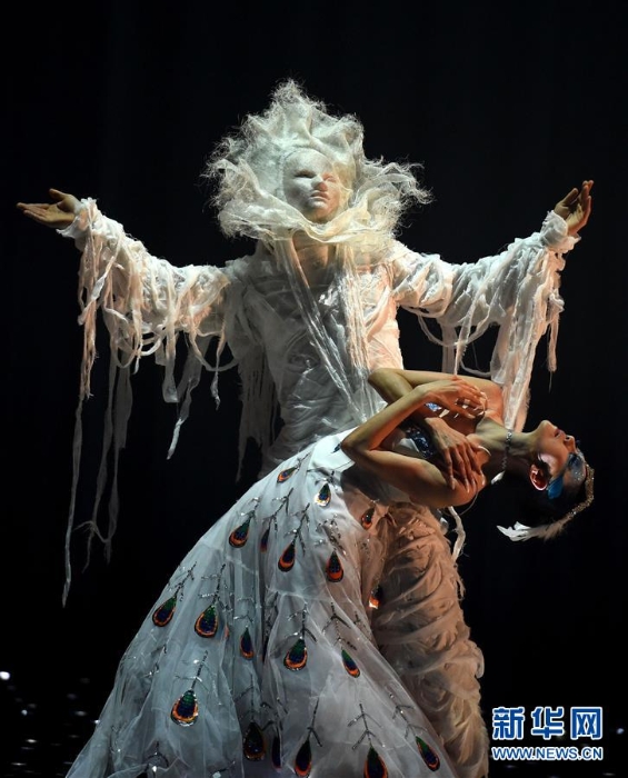 （文化）（2）杨丽萍新舞剧《孔雀之冬》在昆明上演