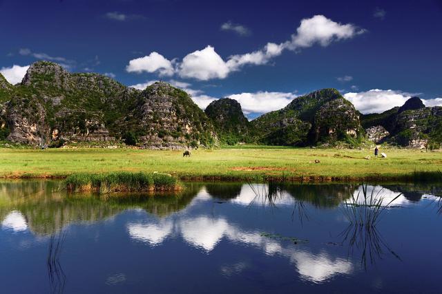 8月适合去哪里旅行？这四个地方避暑又好玩，景美如仙境