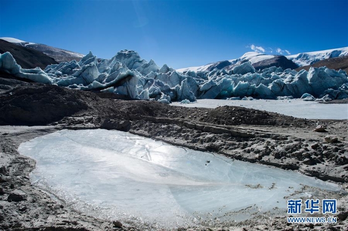 （冬季美丽生态）（5）西藏岗布冰川：流澌争看浴冰川